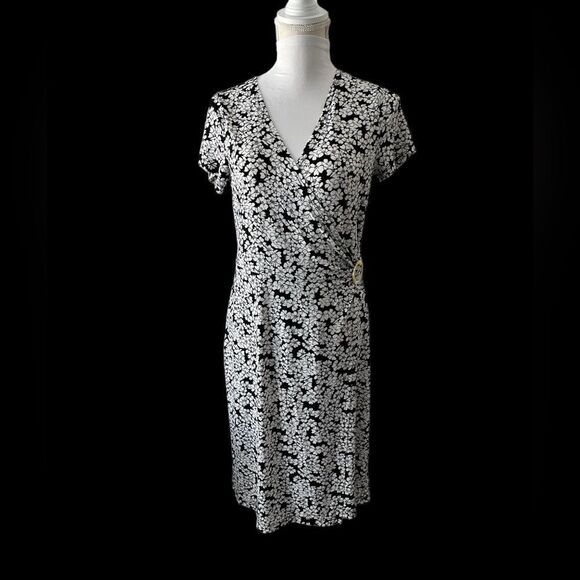 Jones New York Faux Wrap Dress Black and White Floral Goldtone Ring Detail - Picture 4 of 10